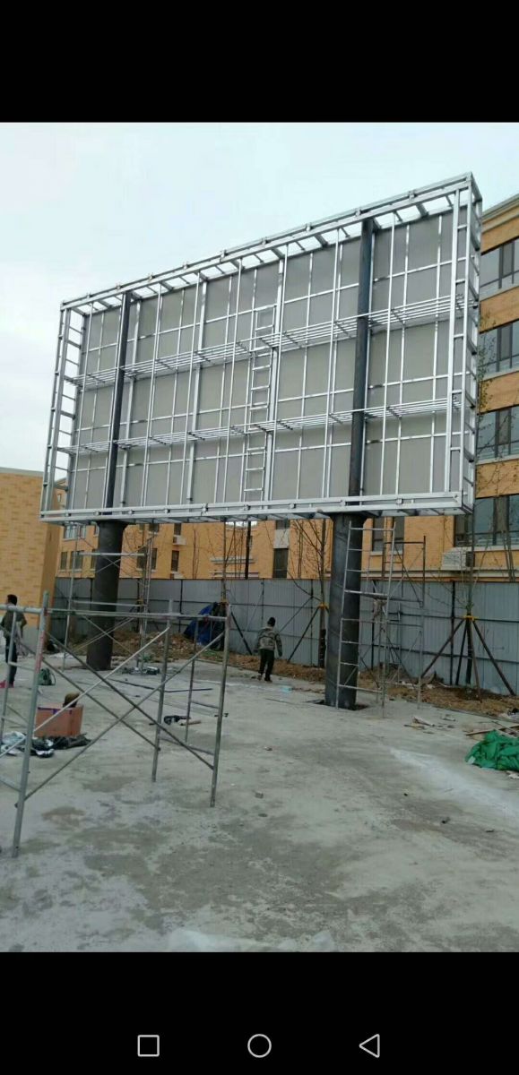 山东济南某学校户外全彩LED电子显示屏钢结构施工现场